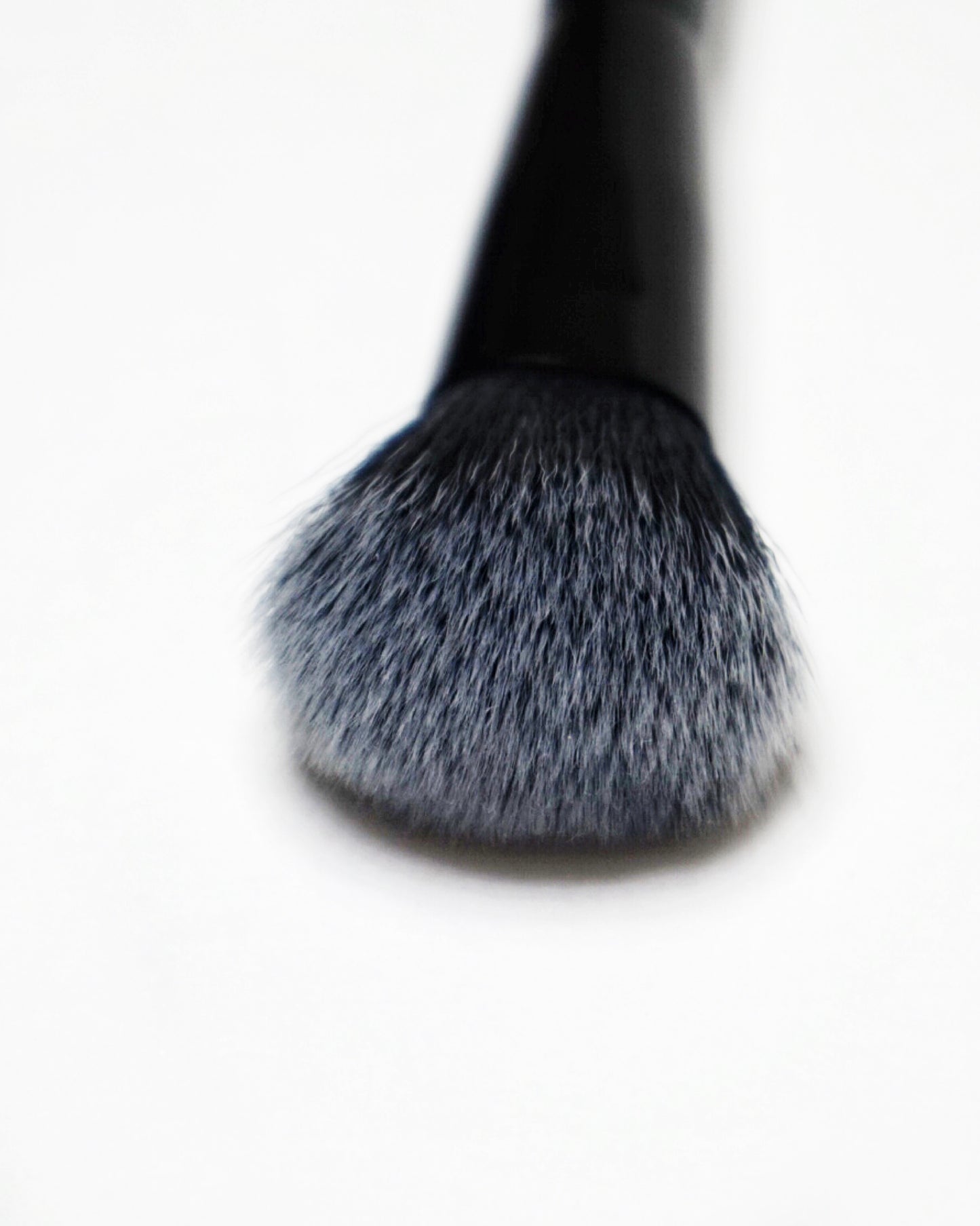 TAPERED BLUSH BRUSH